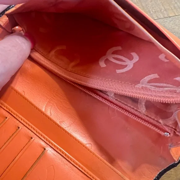 Authentic Chanel wallet/crossbody - Picture 6 of 11